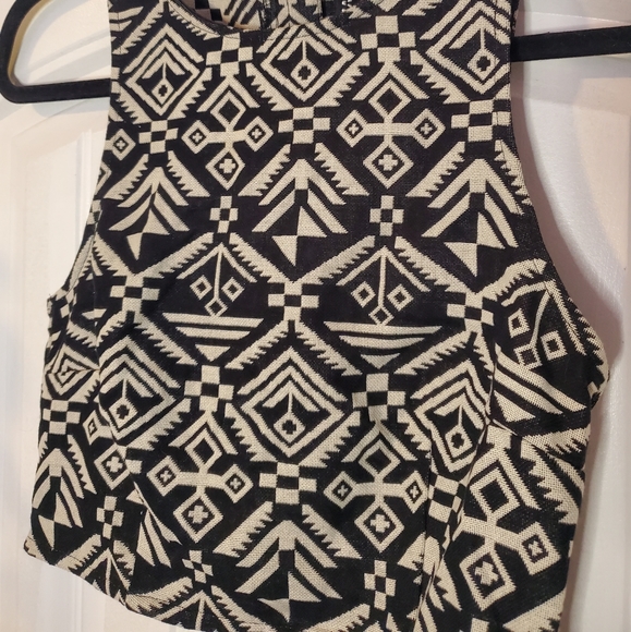 CROPPED FITTED TANK - Picture 3 of 4